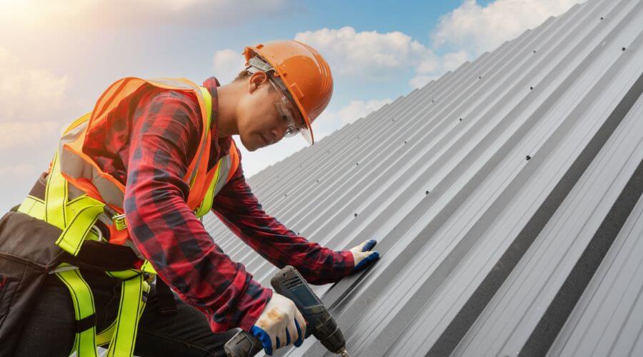 Professional gutter cleaning in Kesley, IA